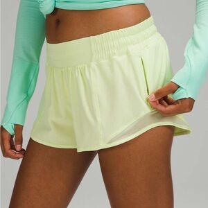 Lululemon 2.5” Hotty Hot shorts in Crispin Green